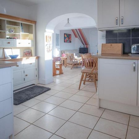 Maytree Cottage - 4 Bedroom Holiday Home - Тенбі Екстер'єр фото