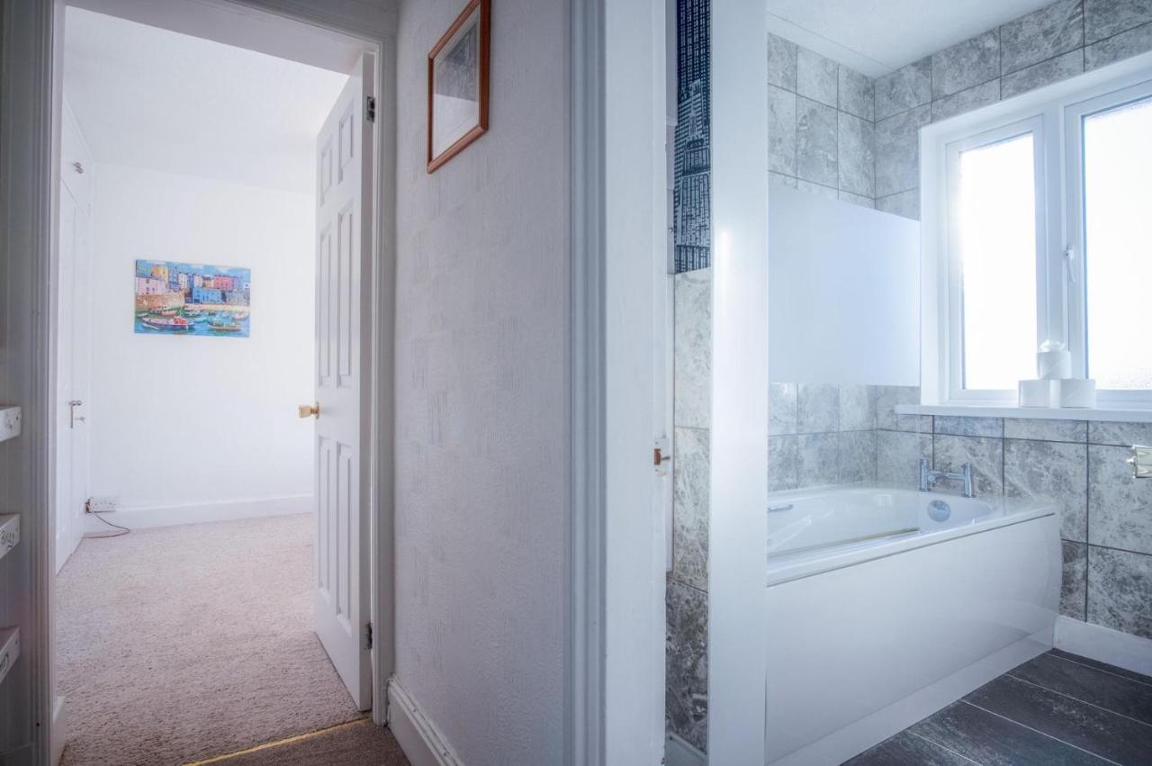 Maytree Cottage - 4 Bedroom Holiday Home - Тенбі Екстер'єр фото