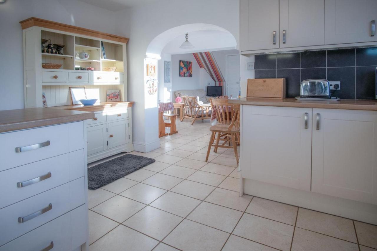 Maytree Cottage - 4 Bedroom Holiday Home - Тенбі Екстер'єр фото