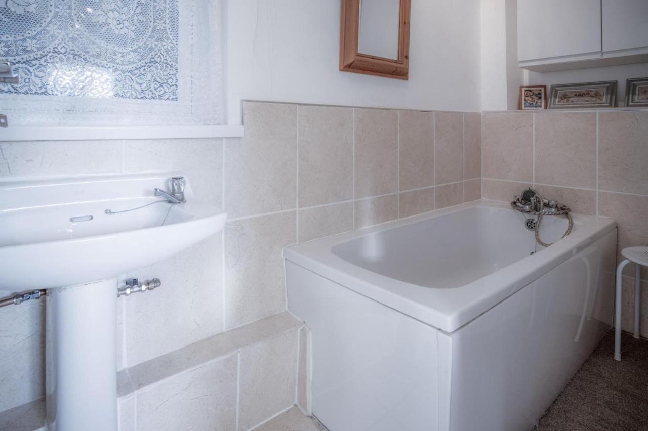 Maytree Cottage - 4 Bedroom Holiday Home - Тенбі Екстер'єр фото